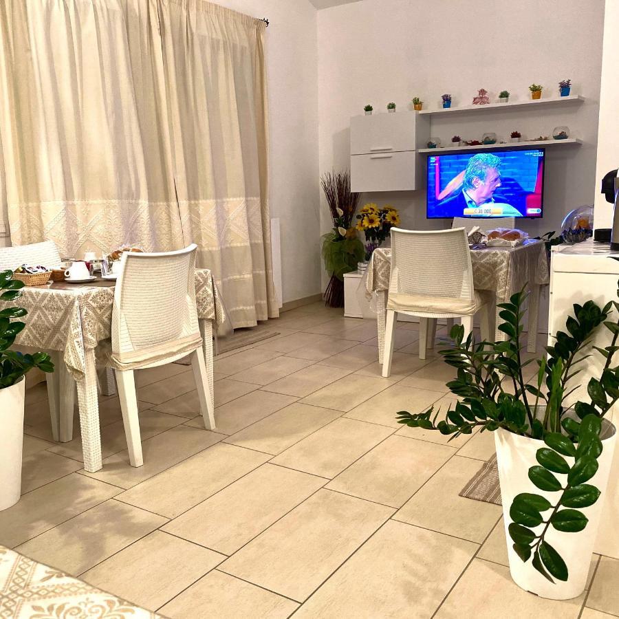 Il Girasole Bed and Breakfast Domus De Maria Buitenkant foto