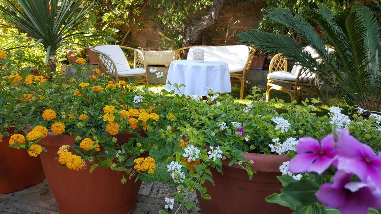 Il Girasole Bed and Breakfast Domus De Maria Buitenkant foto