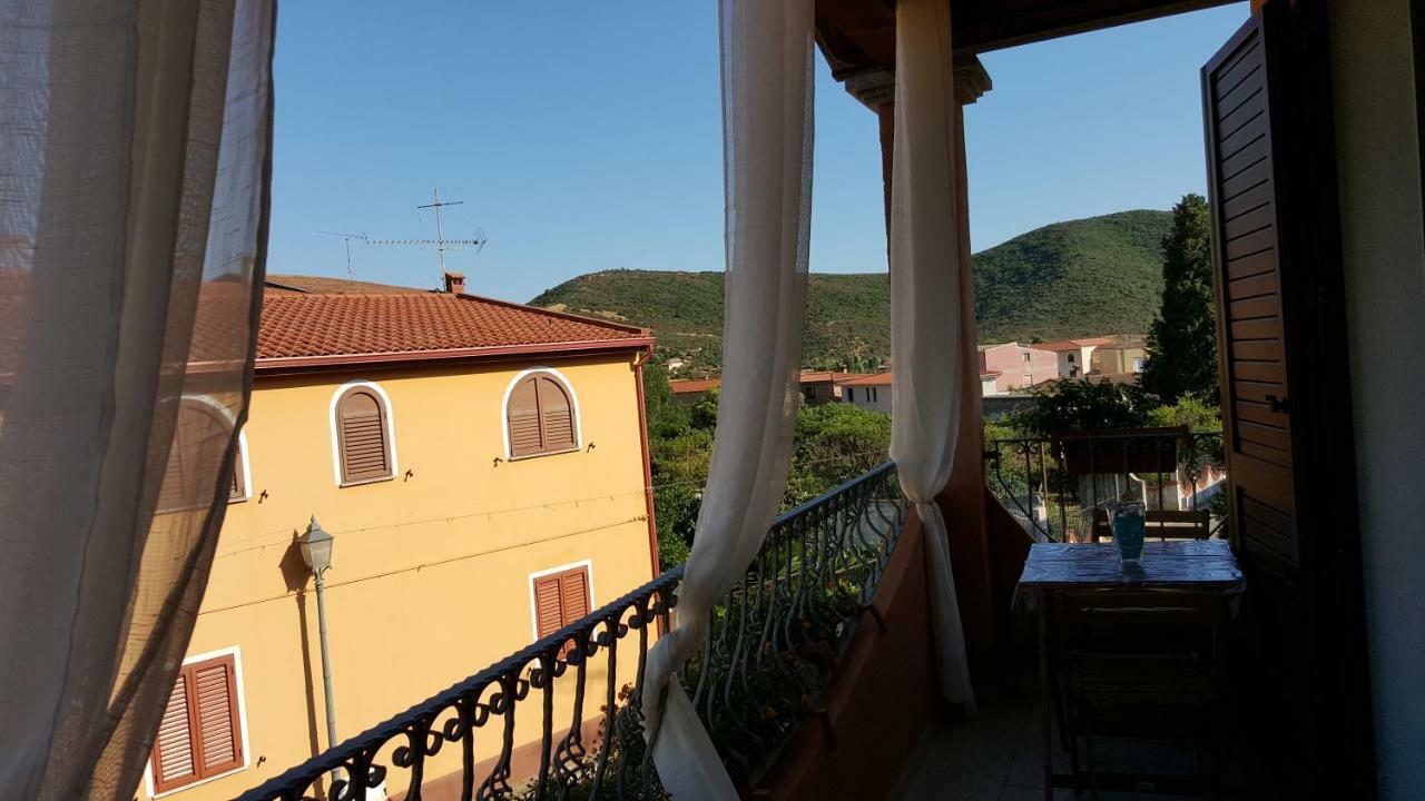 Il Girasole Bed and Breakfast Domus De Maria Buitenkant foto